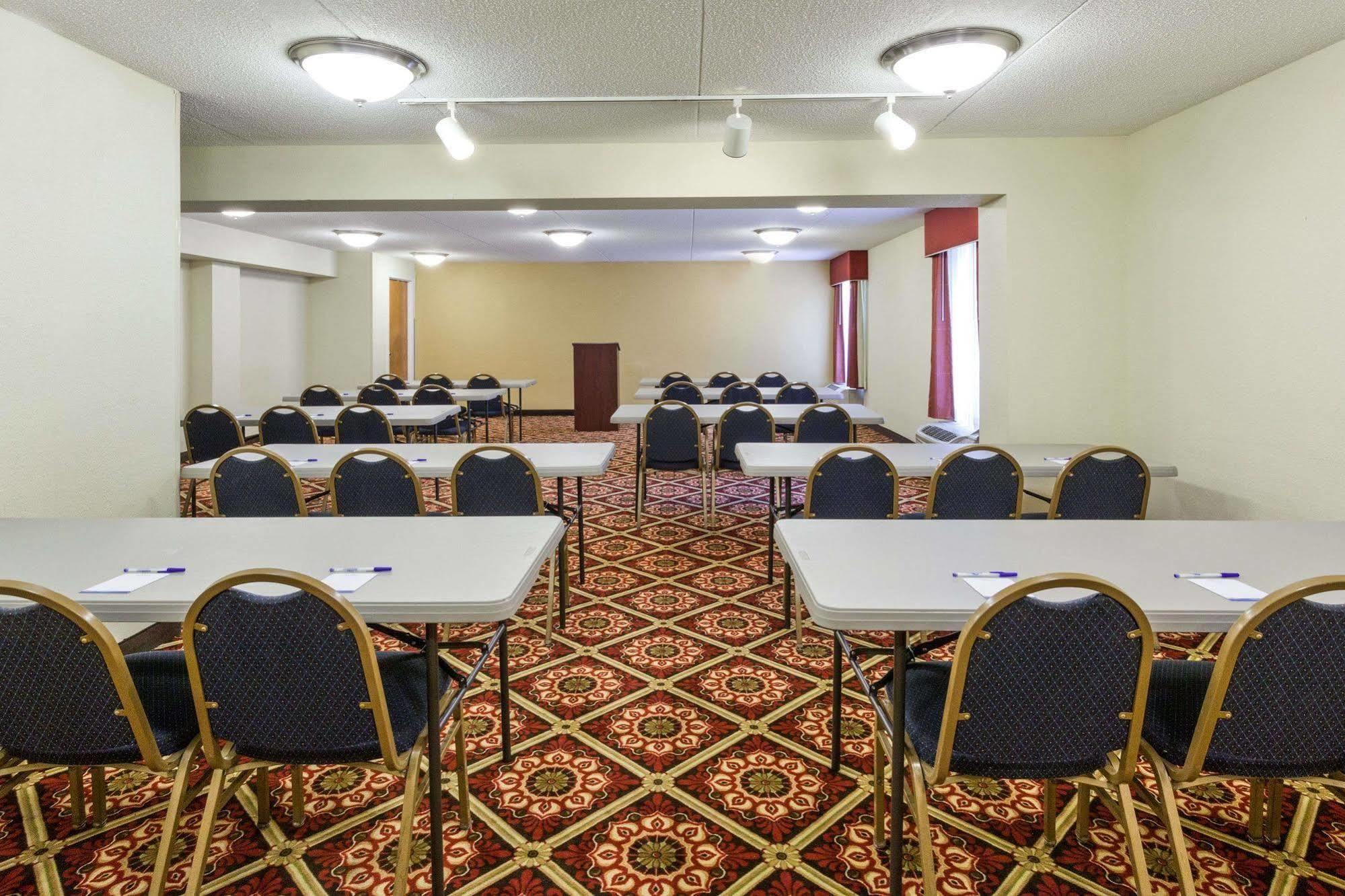 Baymont By Wyndham Southfield/Detroit Ξενοδοχείο Εξωτερικό φωτογραφία